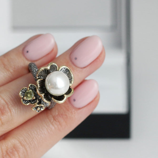 Flower with Olivine Zircon White Pearl